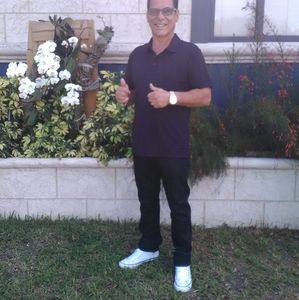 Meet your Posher, Carlos